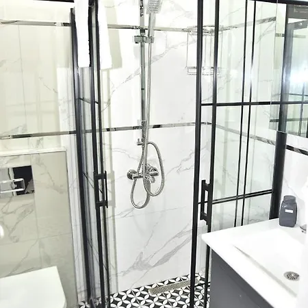 Fully New Renovated Luks Flat In Location アパート